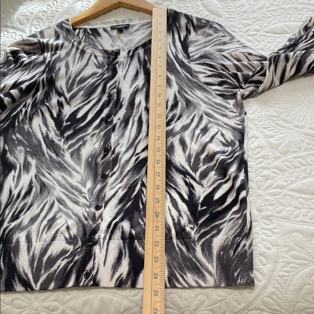 Talbots Black and White Pattern Button Front Card… - image 10